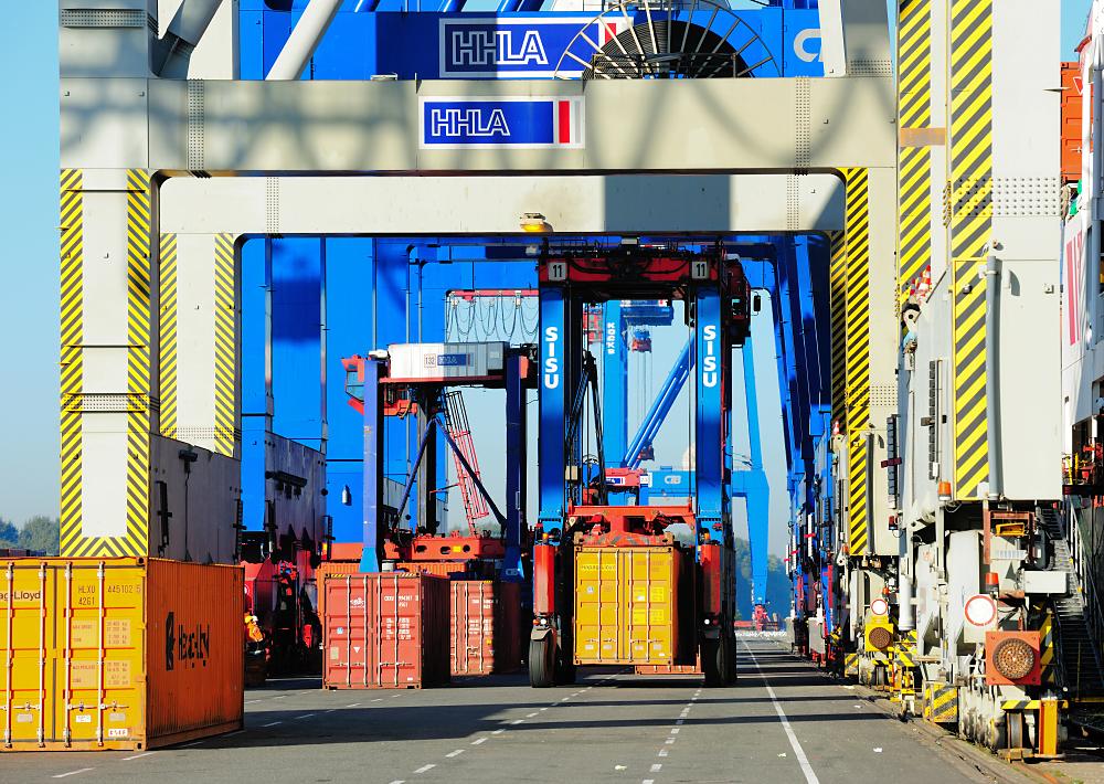 3902_0843 Verladung von Containern am Athabaskakai im Hafen Hamburg; Burchardkai. | Container Terminal Burchardkai CTB